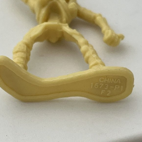 Lot Of Five Mini Plastic Battling Skeleton Pirate Figures Toysmith - Picture 4 of 14